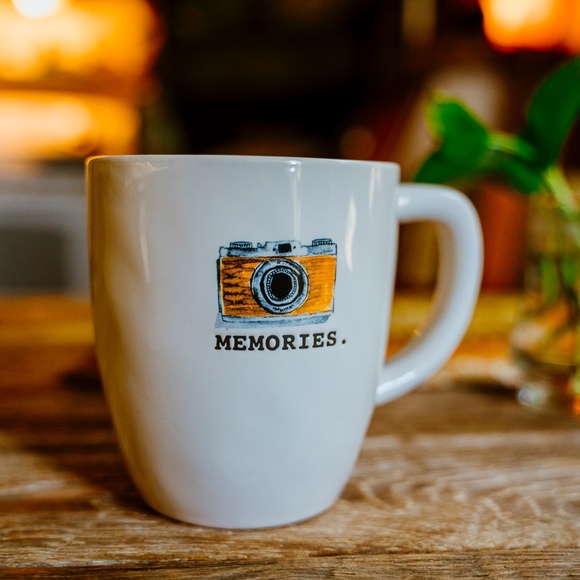 Rae Dunn 'MEMORIES' Camera Mug - Picture 4 of 5